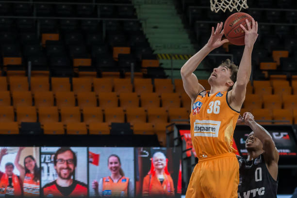 土的教练群 土的教练群